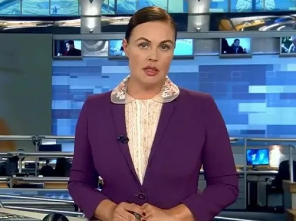 После эфира &mdash; на пляж: как ведут себя ведущие новостей в купальниках, включая Екатерину Андрееву