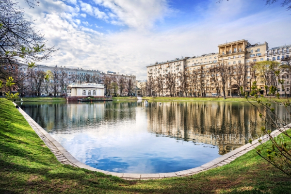 Площадка &quot;Театрального бульвара&quot; на Патриарших прудах продлевает работу до 14 сентября