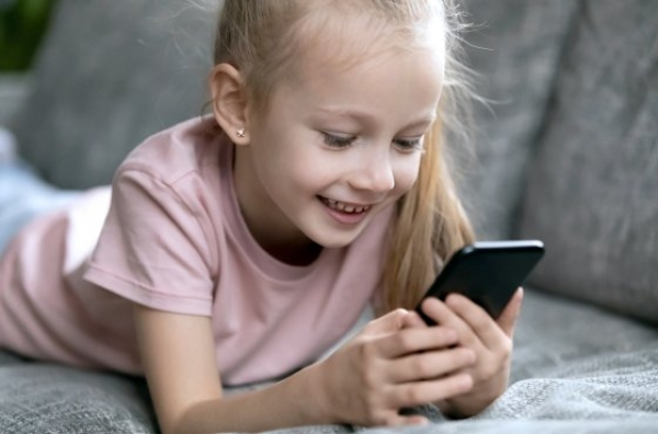 Видеосервисы против маркетплейсов: кто удержит больше пользователей?