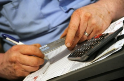 Зарплаты трактористов в России могут достигать 300 тысяч рублей за сезон, заявили в Госдуме