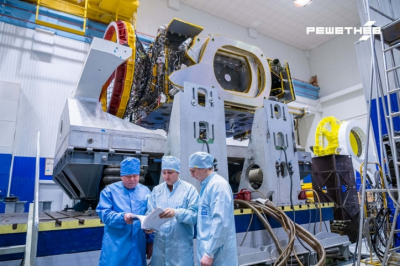 Новый спутник связи "Экспресс-АМУ" успешно проходит этап механических испытаний